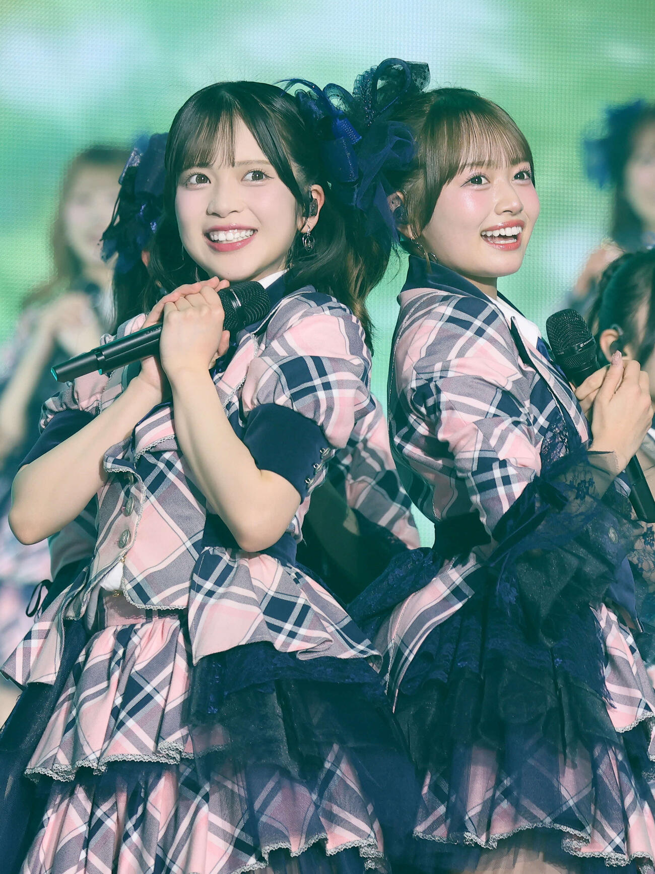 AKB48川村結衣（左）と花田藍衣（右）（（C）AKB48）