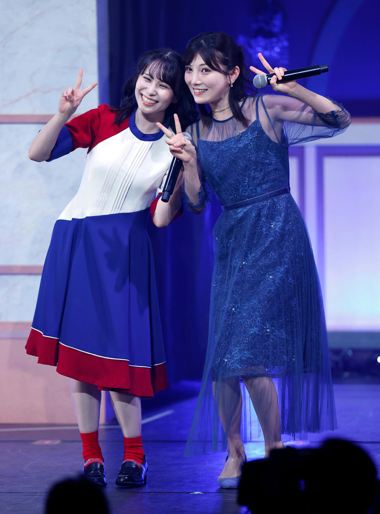 STU48石田千穂卒業コンサート　パフォーマンスを行う、キャプテンの岡田あずみ（左）と元メンバーで初代キャプテンの岡田奈々（撮影・山本朝陽）