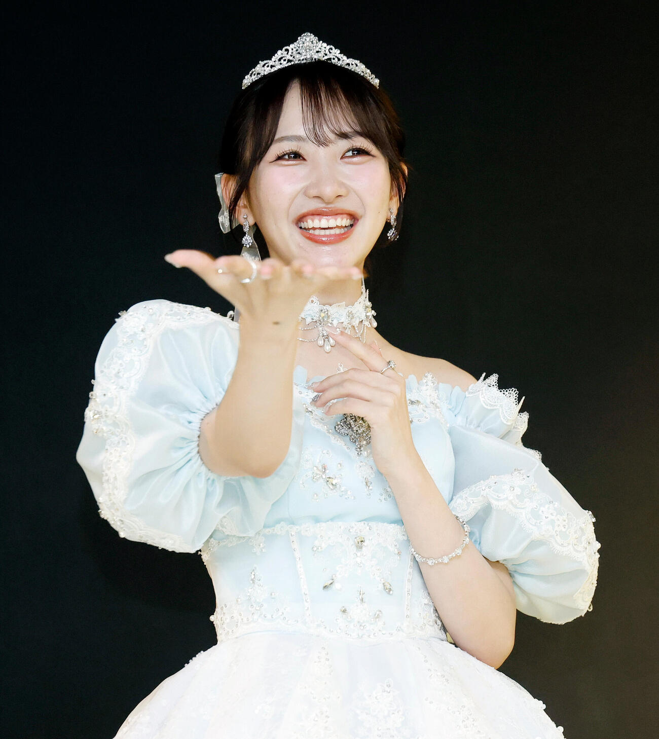 STU48石田千穂卒業コンサート　終了後、囲み取材に応じ、笑顔を見せる石田千穂（撮影・山本朝陽）