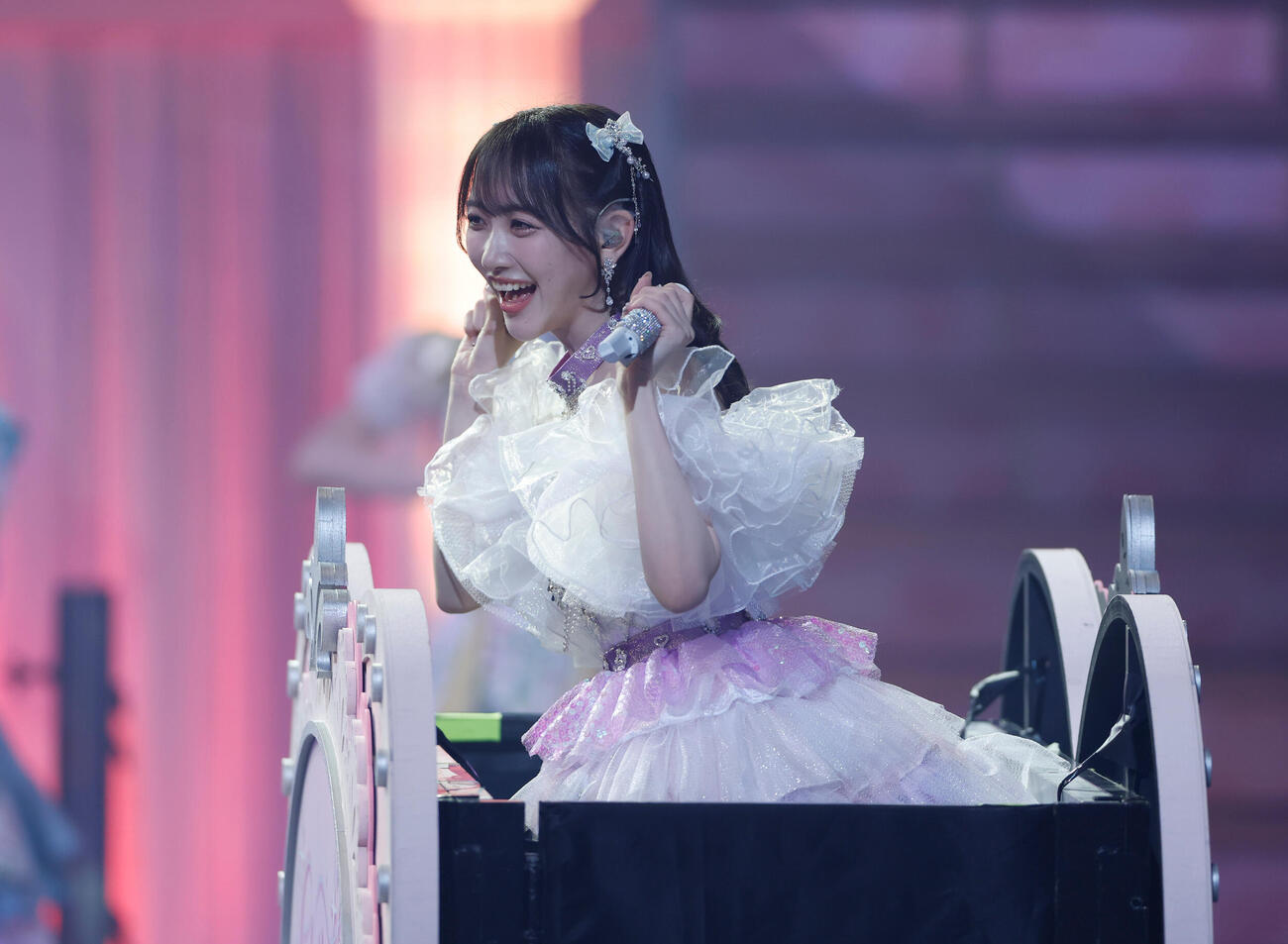 STU48石田千穂卒業コンサート　ゴンドラに乗り、歌唱する石田千穂（撮影・山本朝陽）