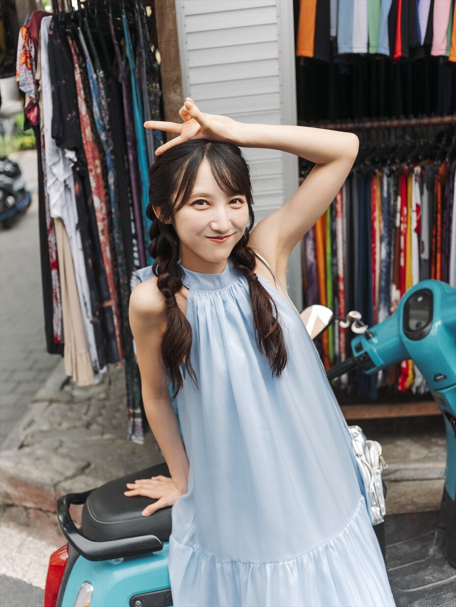 長友彩海のファースト写真集「予定外の瞳」（C）KADOKAWA　（C）DH　PHOTO／下田直樹