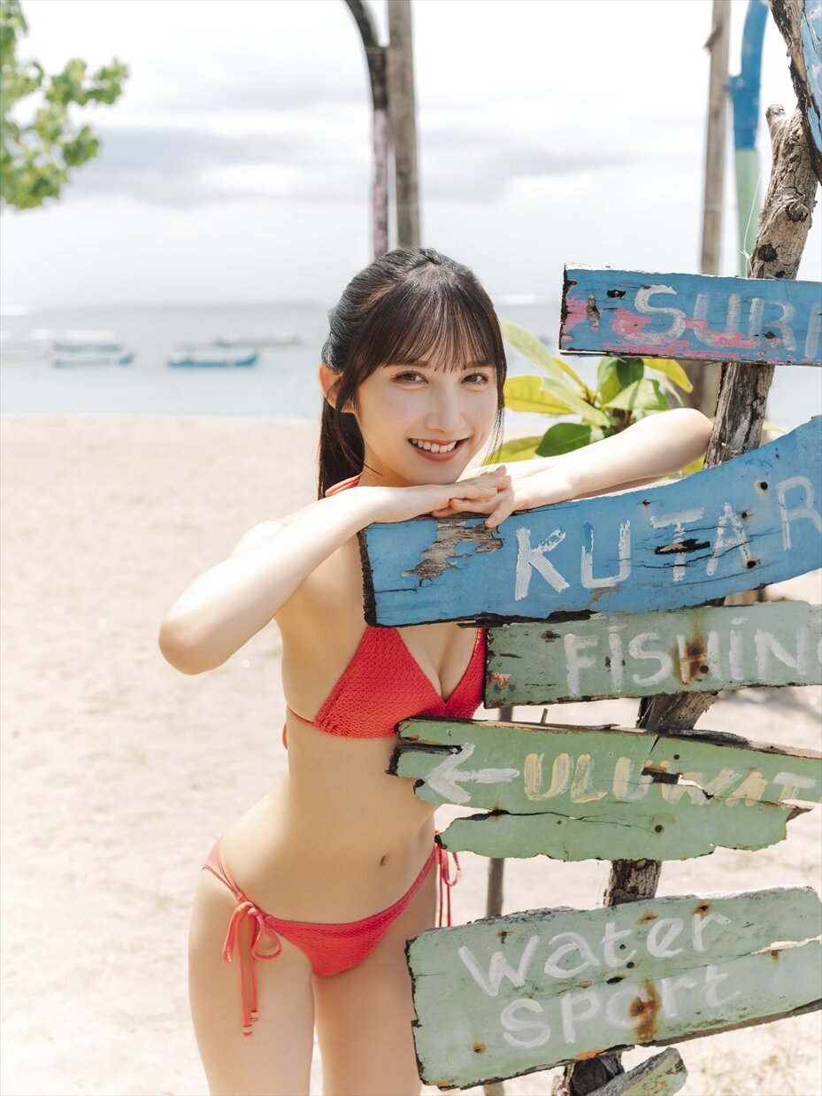 長友彩海のファースト写真集「予定外の瞳」（C）KADOKAWA　（C）DH　PHOTO／下田直樹