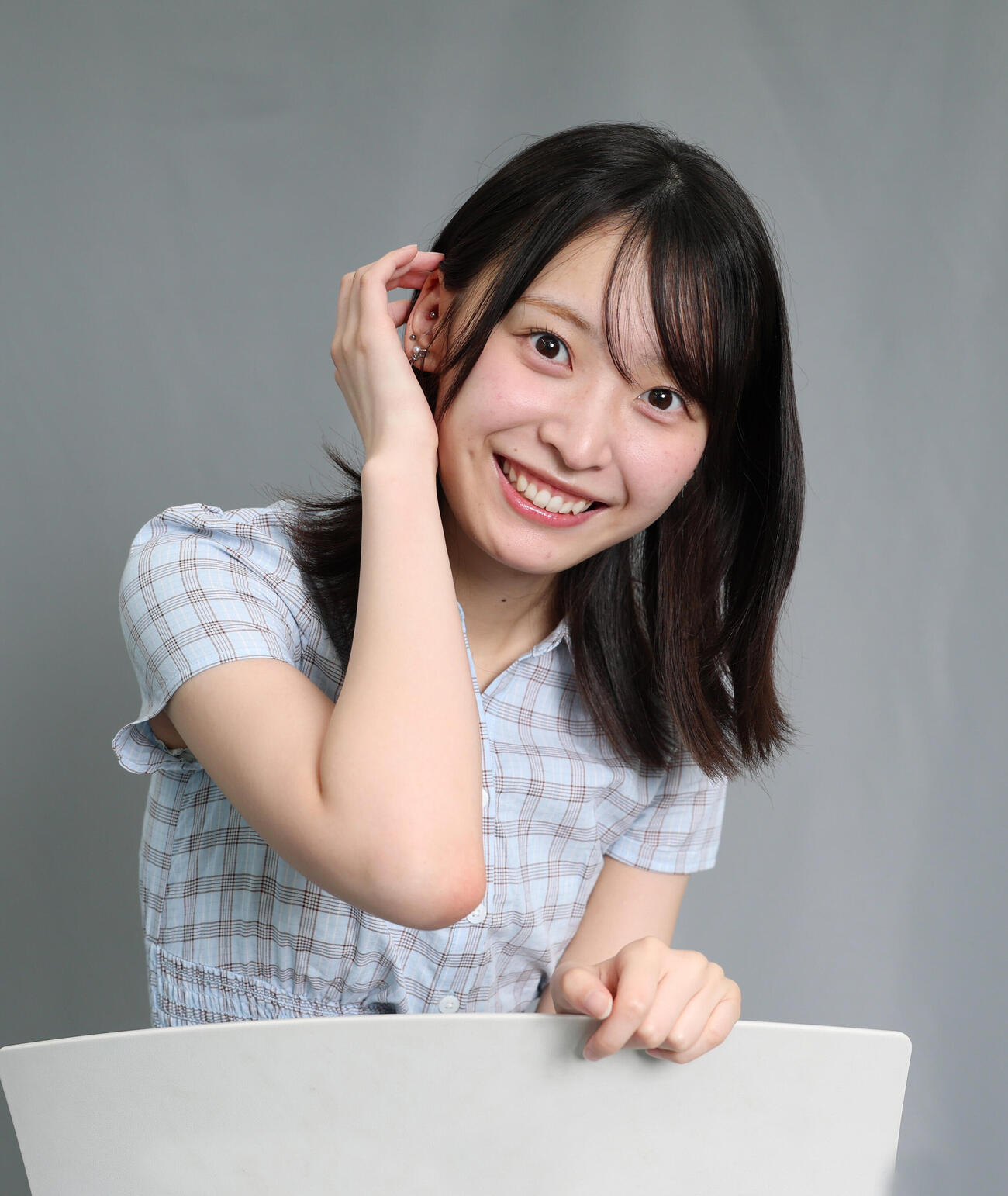 優しい笑顔を見せる坂川陽香（撮影・増田悦実）