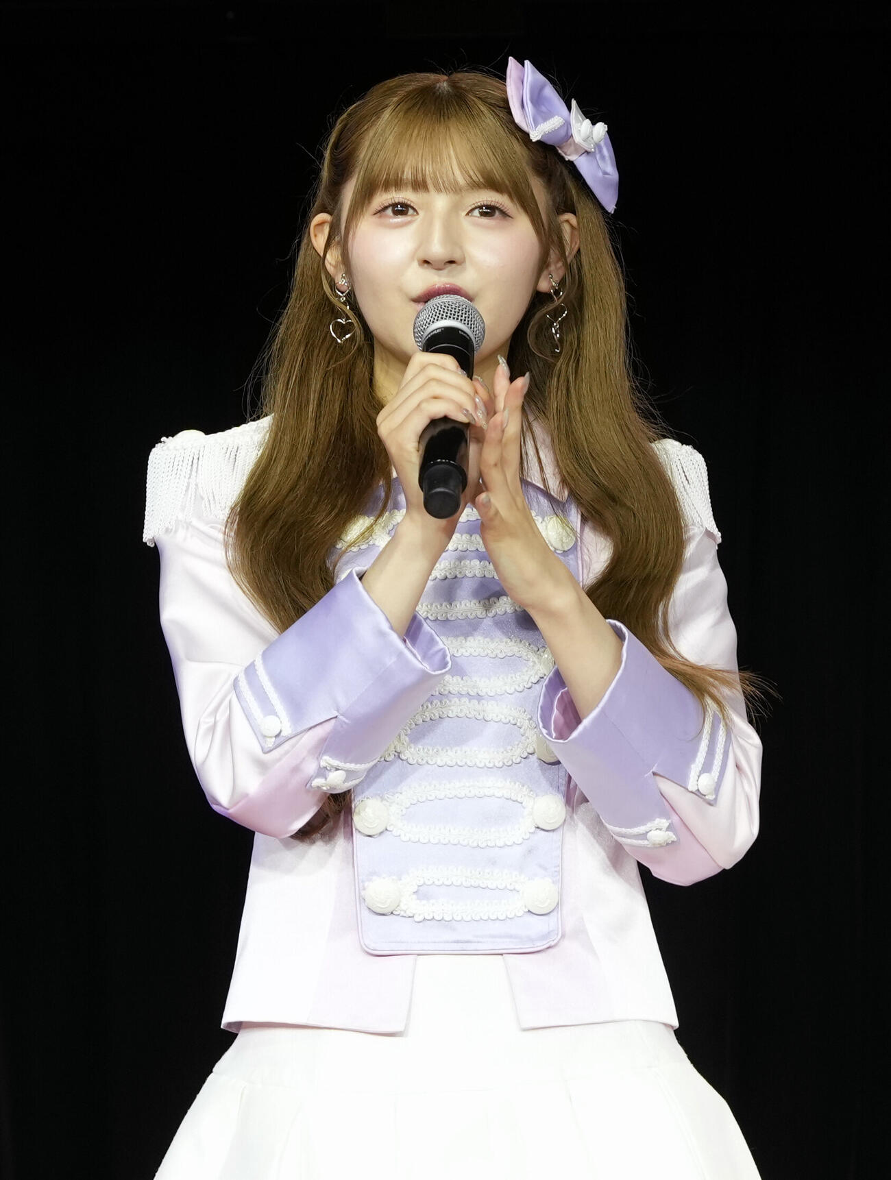 あいさつをするAKB48の久保姫菜乃（撮影・小島史椰）