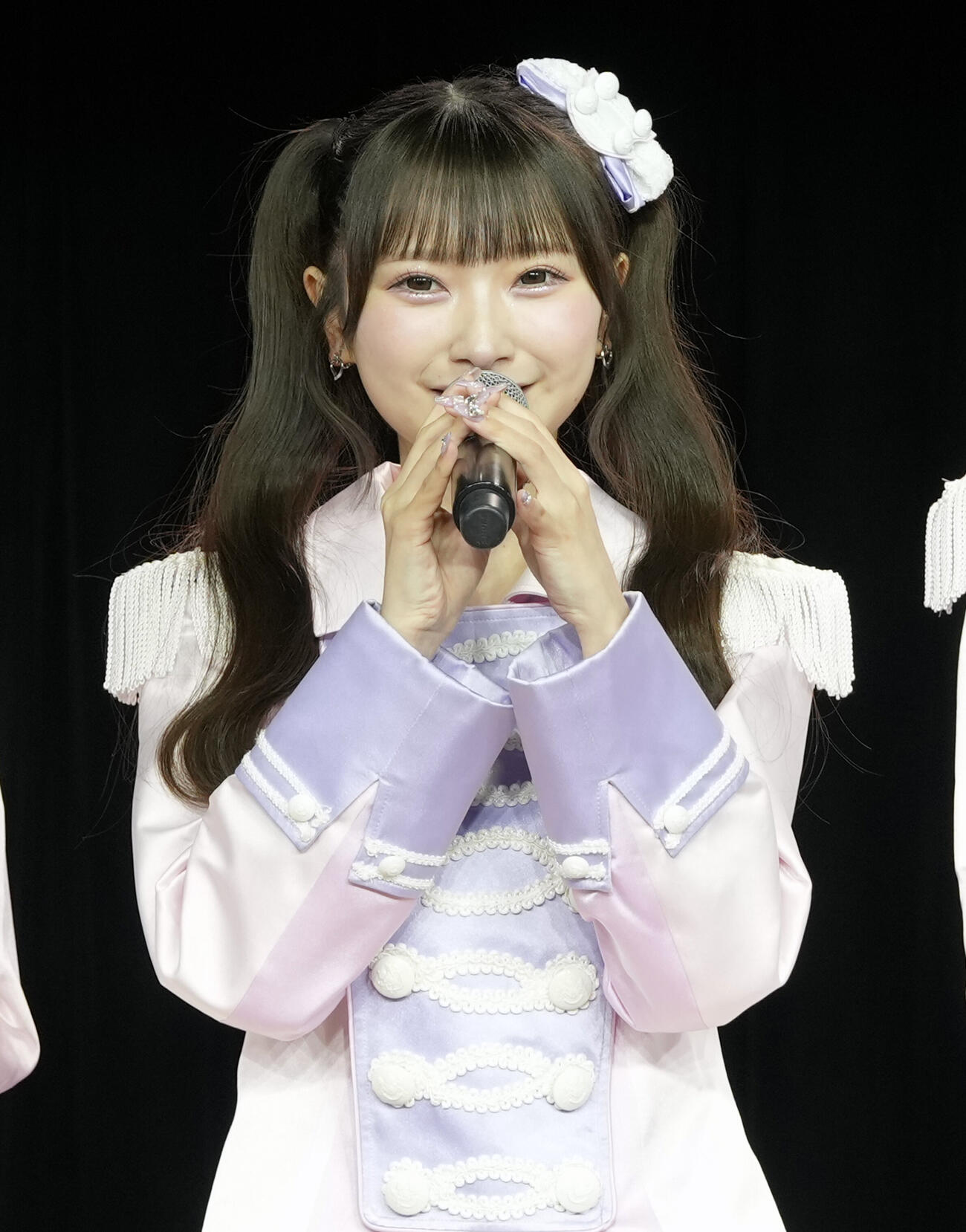 あいさつをするAKB48の山﨑空（撮影・小島史椰）