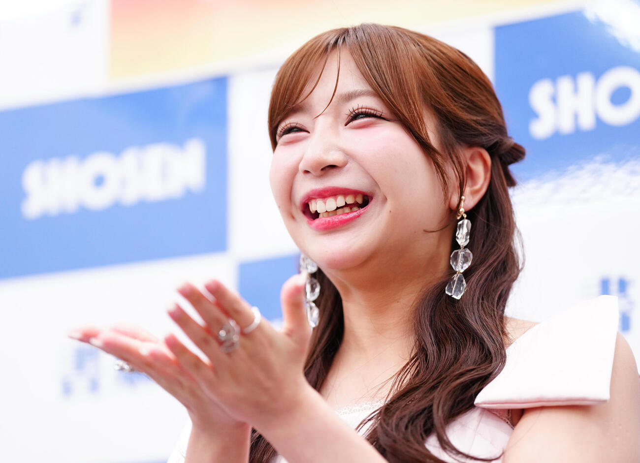 ファースト写真集「ニドメボレ」発売記念記者会見で笑顔のSKE48太田彩夏（撮影・鈴木みどり）