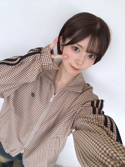 ばっさりショートに変身したNMB48の坂下真心（Xから）