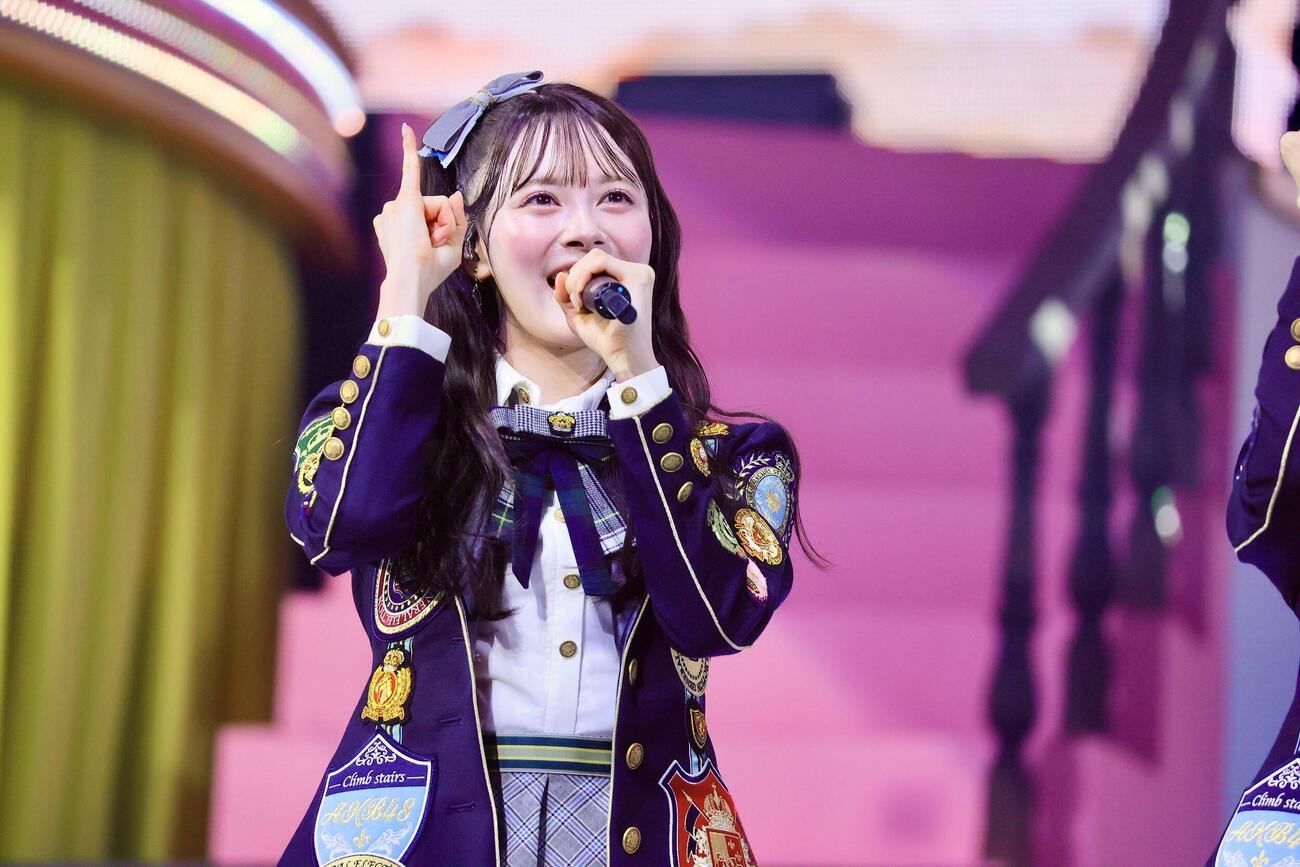 「推しが『好きish』コンサート」を盛り上げるAKB48伊藤百花（C）AKB48