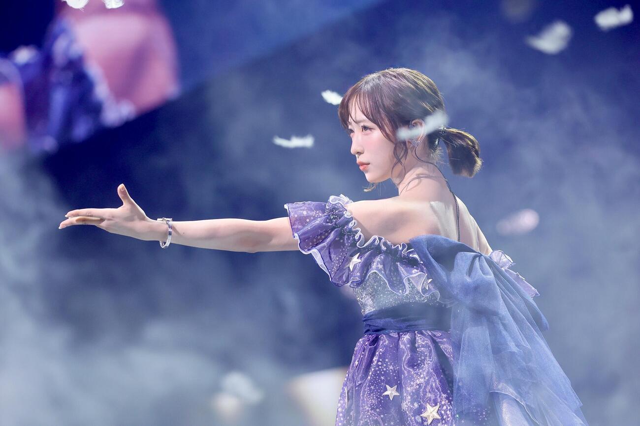 「推しが『好きish』コンサート」を盛り上げるAKB48小栗有以（C）AKB48