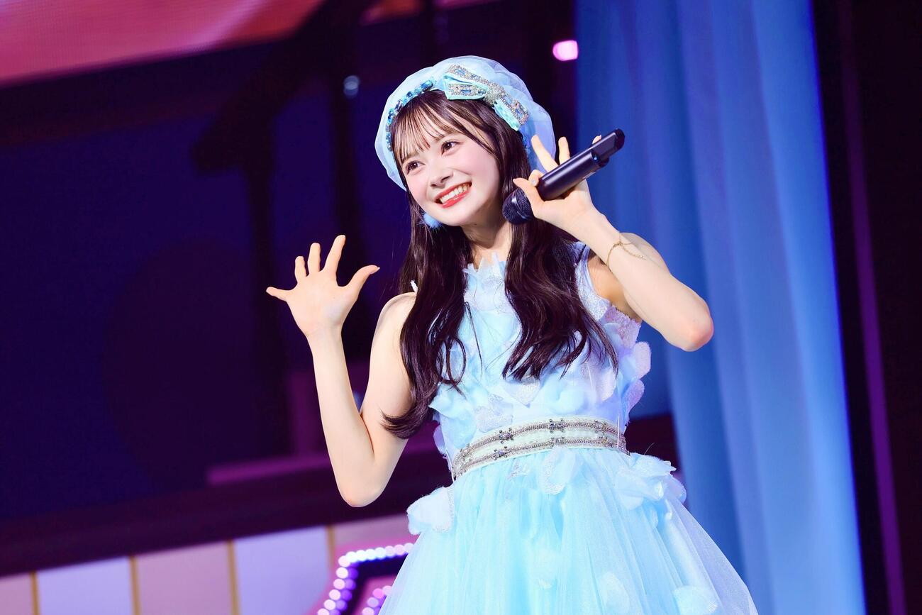 「推しが『好きish』コンサート」を盛り上げるAKB48伊藤百花（C）AKB48