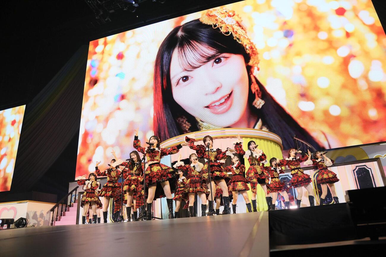 「推しが『好きish』コンサート」を盛り上げるAKB48（C）AKB48