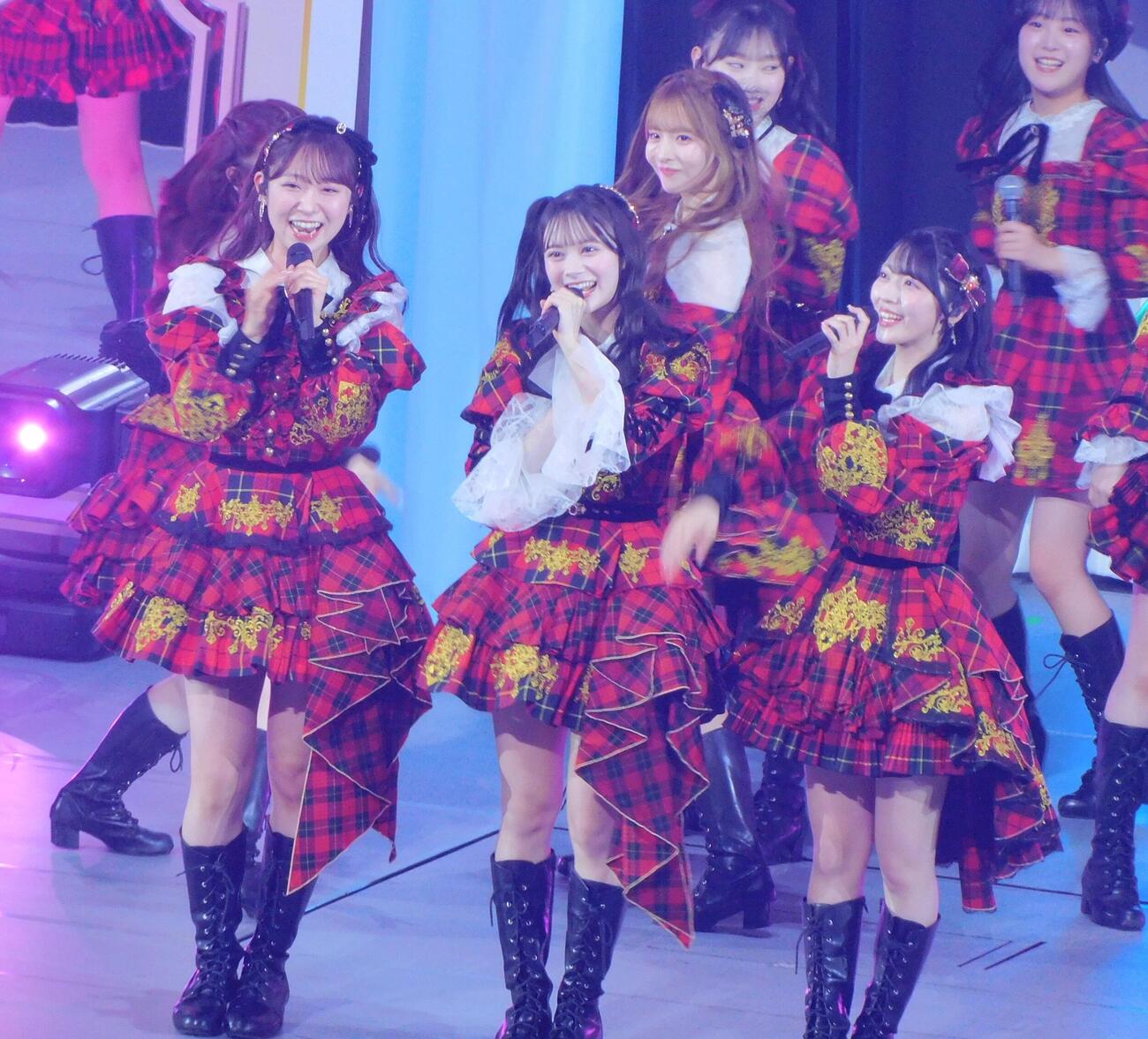 「推しが『好きish』コンサート」を盛り上げるAKB48（撮影・寺本吏輝）