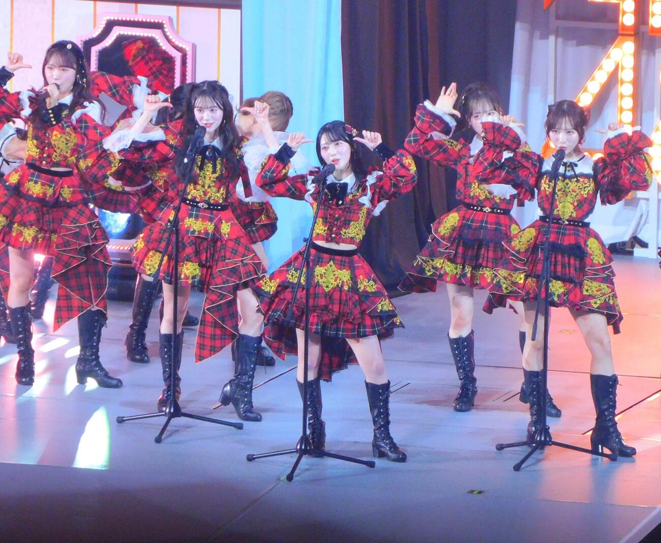 「推しが『好きish』コンサート」を盛り上げるAKB48（撮影・寺本吏輝）