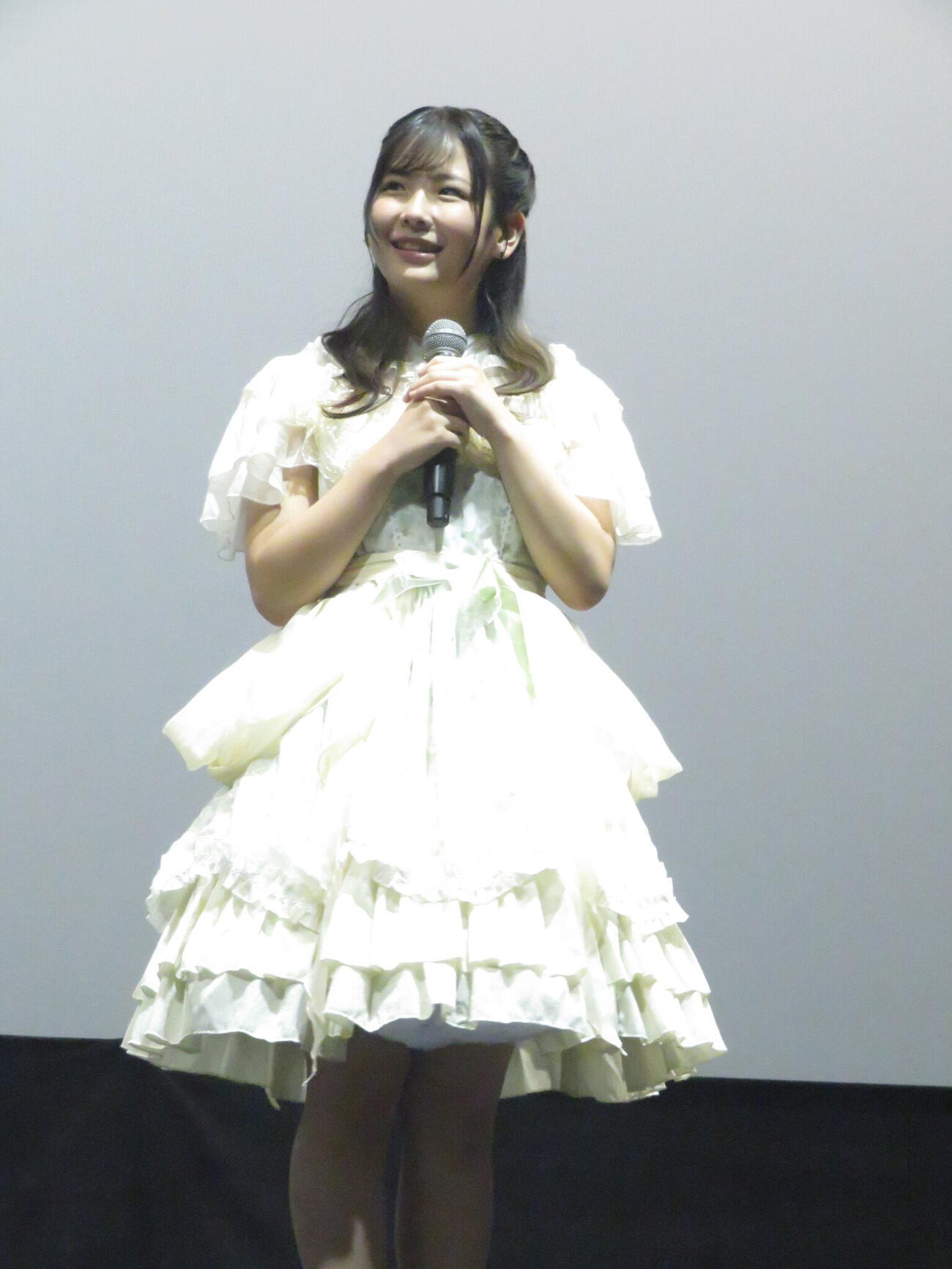 映画「歌って！」の舞台あいさつを行った谷中詩