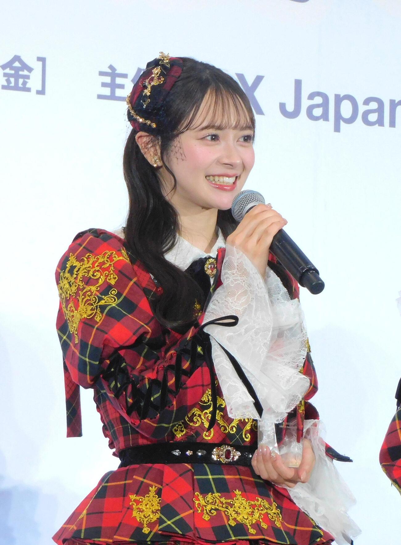 「第1回推し活大賞2026」で受賞したAKB48伊藤百花（撮影・寺本吏輝）