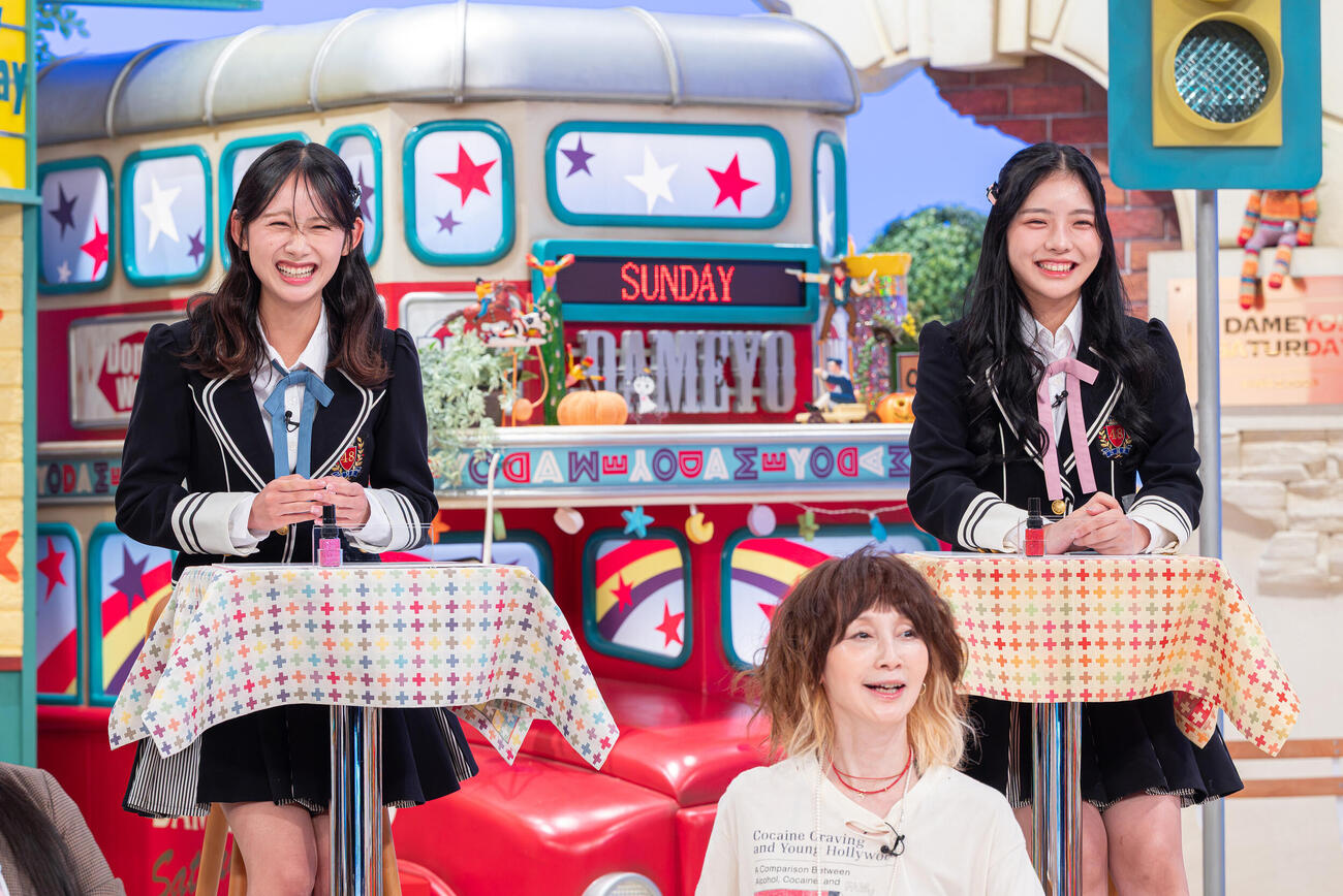 「土曜はダメよ！」の新レギュラーメンバー入りしたNMB48岡腰星来（左）