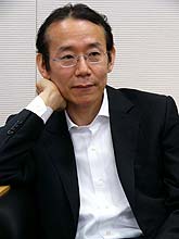 １０年ぶりにメガホンを取る周防正行監督