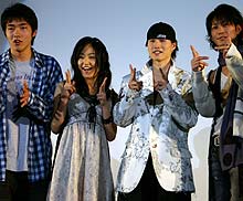 舞台あいさつに出席した、左から柄本佑、井上真央、市原隼人、平岡祐太