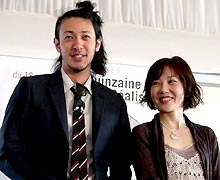 「ゆれる」主演のオダギリジョーと西川美和監督（撮影・近藤由美子）