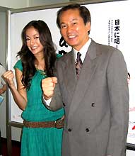 映画「Ｉ　ａｍ　日本人」の試写会に出席した森田健作と森本クリスティーナ