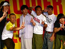 DVD「ピーナッツ」の発売イベントに出席した出演者たち