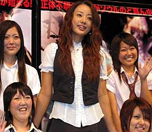 韓国映画のＰＲイベントに出席したユンソナ