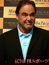 来日会見を行ったオリバー・ストーン監督