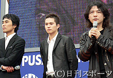 上映記念イベントに参加した左から熊沢尚人監督、市原隼人、岩井俊二監督