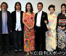左から大林宣彦監督、伊勢正三、清水美砂、筧利夫、鈴木聖奈、中村美玲
