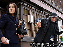 蓮仏美沙子（左）は大林宣彦監督の演技指導を受ける