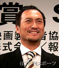 新藤兼人賞の授賞式でＳＥＲＶＨ賞を受賞した渡辺謙