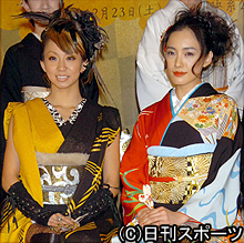 フォトセッションに登場した倖田来未（左）と仲間由紀恵（撮影・長谷川元明）