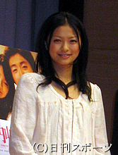 映画の試写会に出演した栄倉奈々