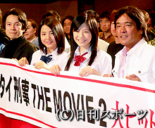 “再結成”したトミー、国広富之(左)とマツ、松崎しげる(右)