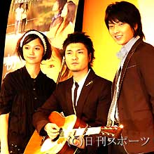 完成披露試写会に出席した、左から宮崎あおい、森山直太朗、イ・ジュンギ