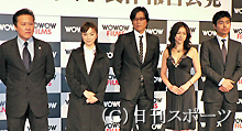 左から石橋凌、松田美由紀、豊川悦司、井川遥、小沢征悦