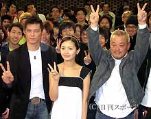 試写イベントを行った左から井坂俊哉、中村ゆり、井筒和幸監督