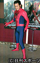自前のスパイダーマンスーツを着用しご機嫌な中村獅童
