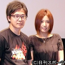 「メタル侍」の会見に出席した兼崎涼介監督（左）と三津谷葉子