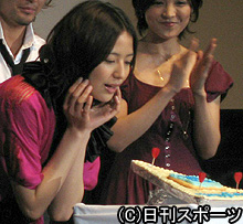 主演映画公開初日に、翌日に控えた２０歳の誕生日を祝福される長沢まさみ