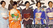 着物姿で登場した、左から瀬戸朝香、井上真央、黒木瞳、麻生久美子、木村多江
