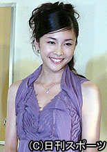 試写会に出席した竹内結子