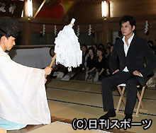 織田裕二は主演映画「椿三十郎」を三重・鈴鹿の椿大神社でヒット祈願