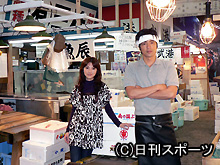 築地市場を再現した都内のスタジオで撮影に臨んだ大沢たかお（右）と田中麗奈