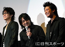 左から小栗旬、山田孝之、高岡蒼甫のワルメントリオ