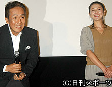 映画「やじきた道中　てれすこ」の初日舞台あいさつ。中村勘三郎と小泉今日子