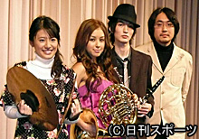 左から近野成美、安良城紅、足立理、草野陽花監督（撮影・中野由喜）