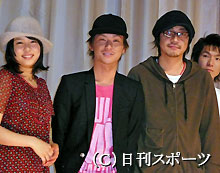 初日舞台あいさつを行った左から黒川芽衣、石田卓也、大森南朋