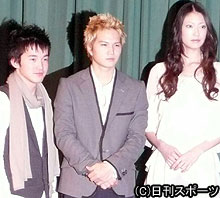 左から浅利陽介、市原隼人、関めぐみ
