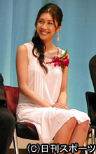 キネマ旬報ベストテン表彰式に出席した主演女優賞を受賞した竹内結子